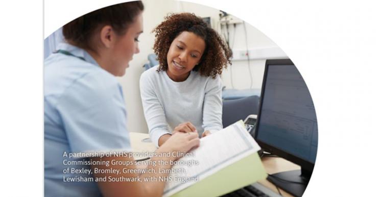 Doctor speaking to female patient 