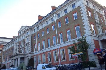 Kings college hospital building at denmark hill